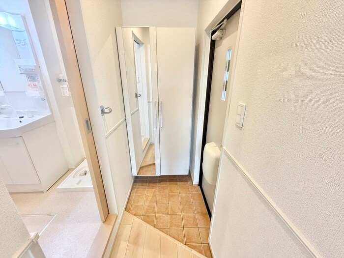 物件内観写真16　(玄関)