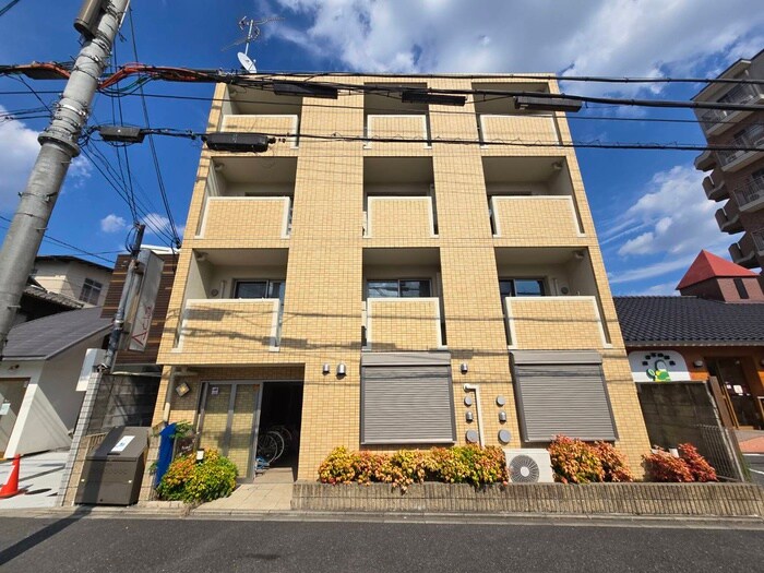 物件外観写真3　(エントランス部分)