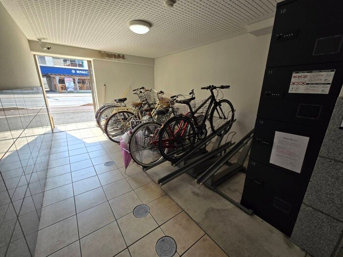 物件外観写真5　(駐輪場)