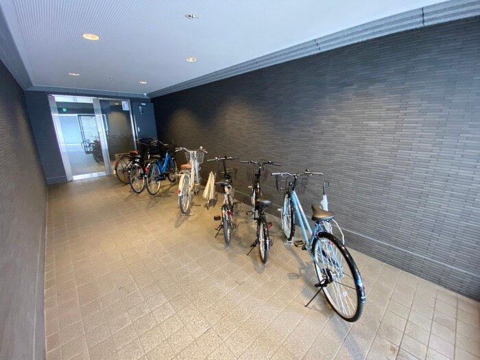 物件外観写真2　(駐輪場)