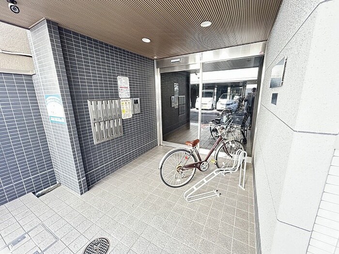 物件外観写真3　(エントランス部分)