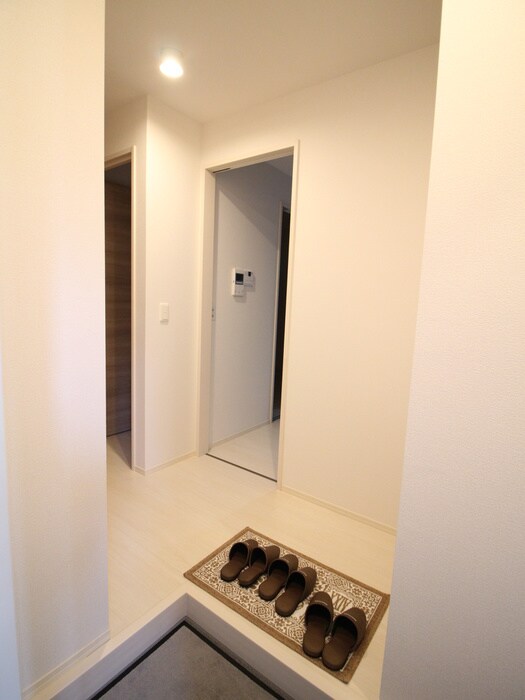 物件内観写真7　(玄関)