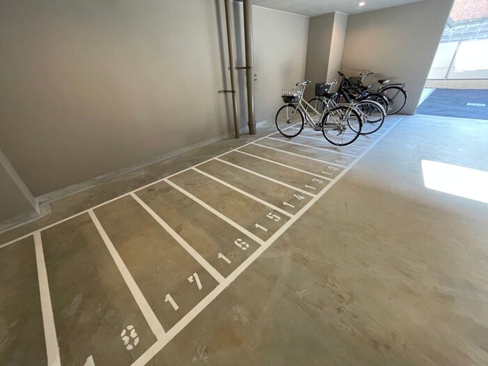 物件外観写真3　(駐輪場)