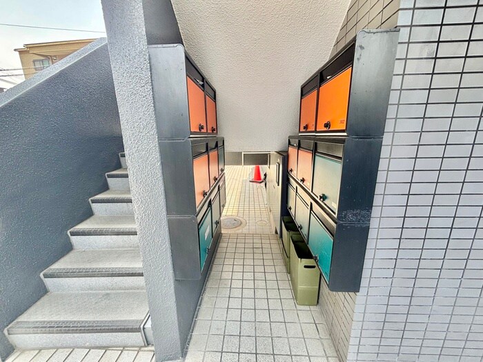 物件外観写真2　(エントランス部分)