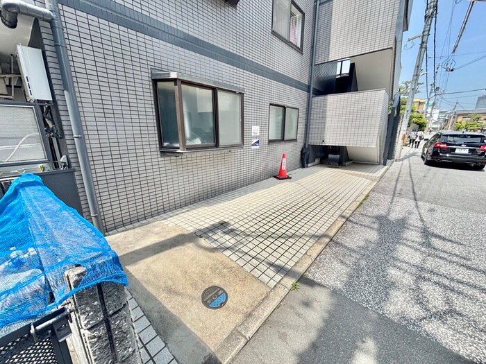 物件外観写真5　(駐車場)