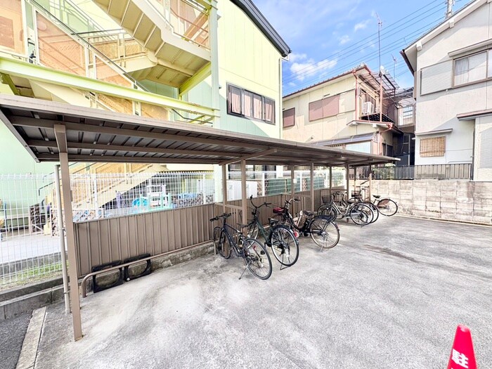 物件外観写真3　(駐輪場)