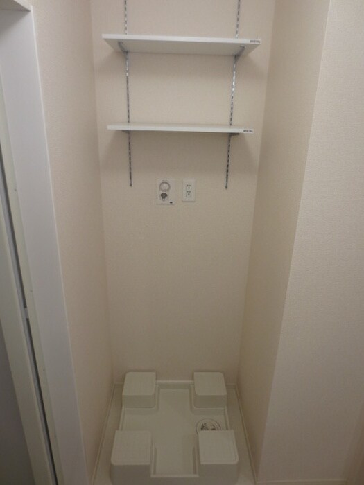 物件内観写真13　(洗濯機置場)