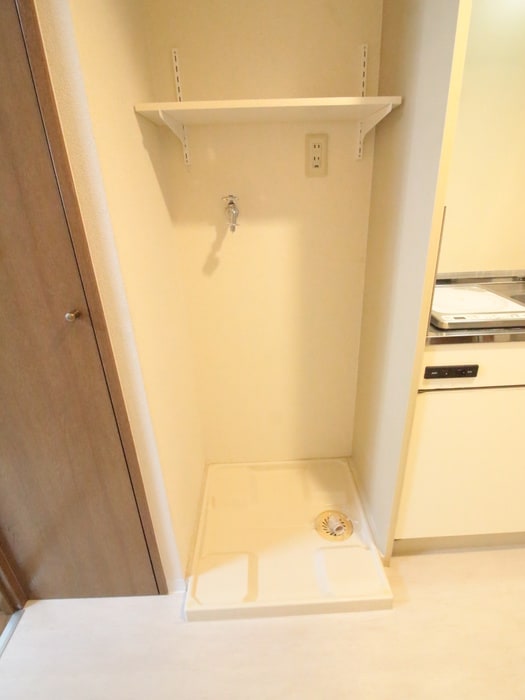 物件内観写真15　(洗濯機置場)