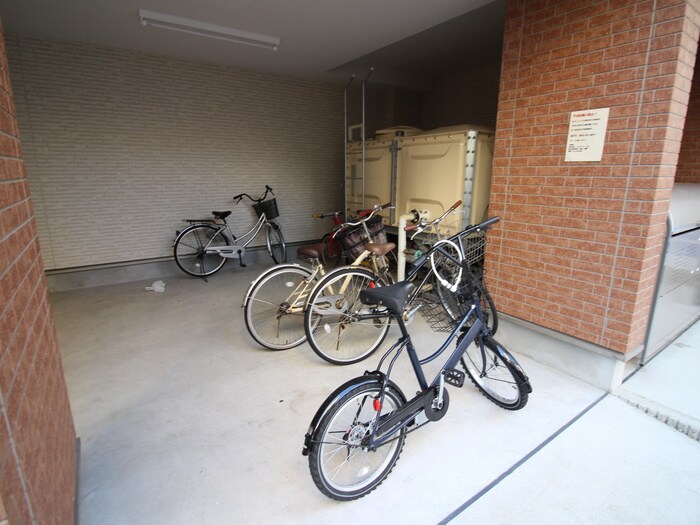 物件外観写真3　(駐輪場)