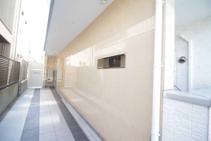 物件外観写真4　(エントランス部分)