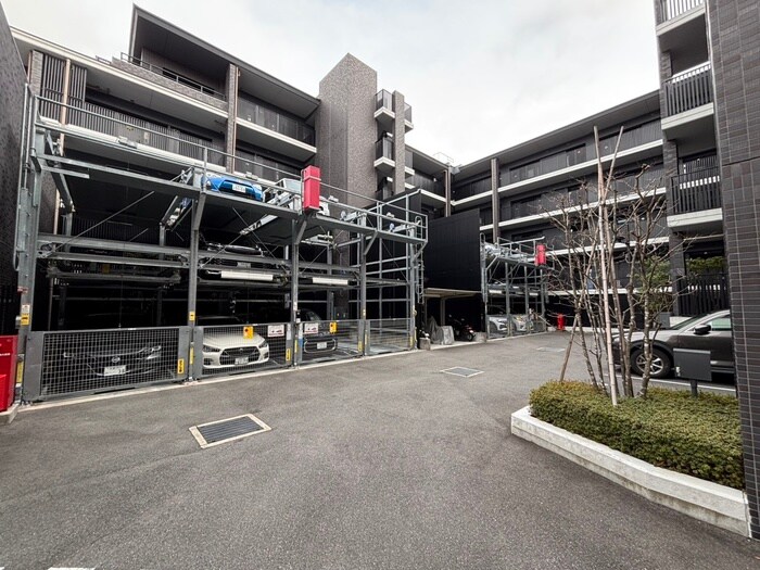 物件外観写真6　(駐車場)