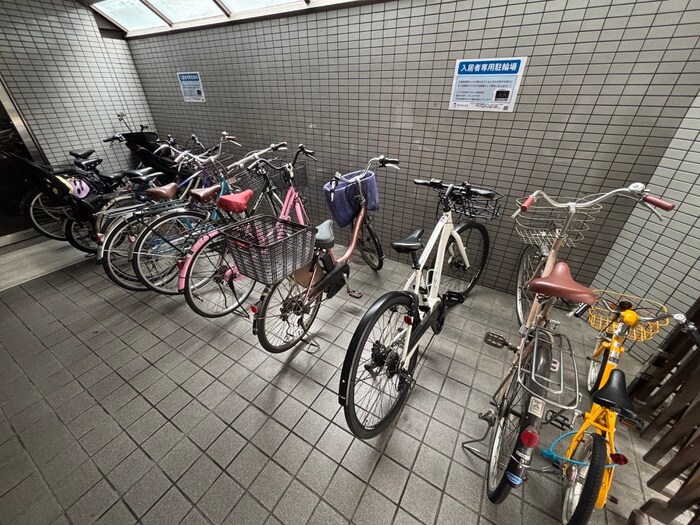 物件外観写真5　(駐輪場)