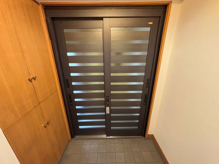 物件内観写真14　(玄関)