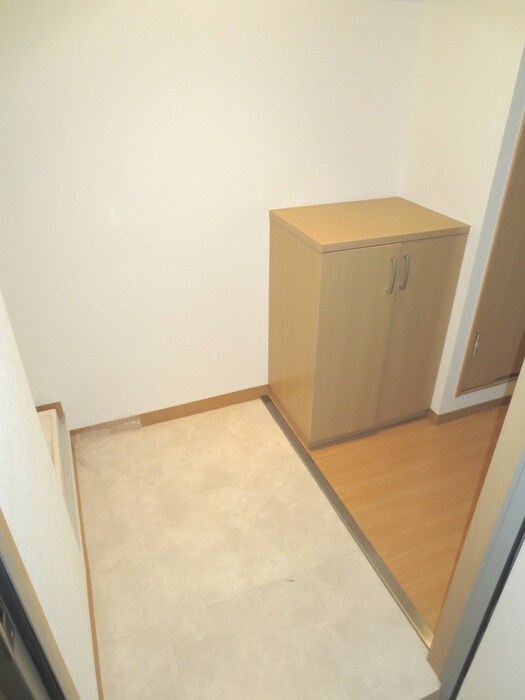 物件内観写真9　(玄関)