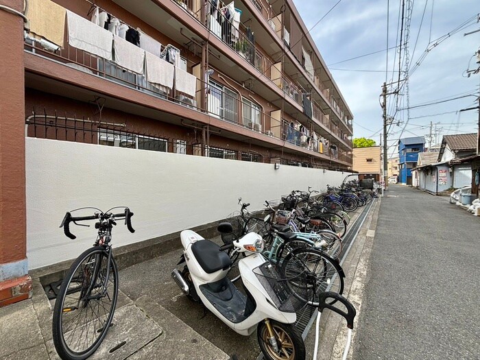 物件外観写真2　(駐輪場)