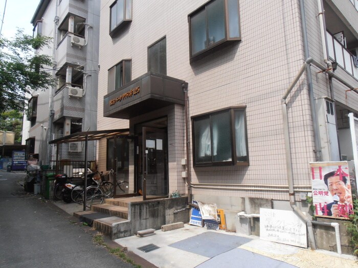 物件外観写真6　(エントランス部分)