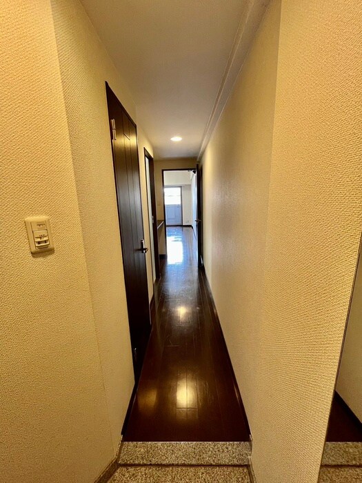 物件内観写真13　(廊下)