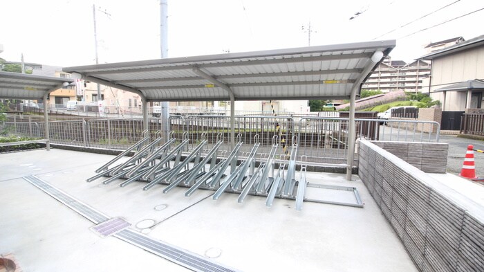 物件外観写真5　(駐輪場)