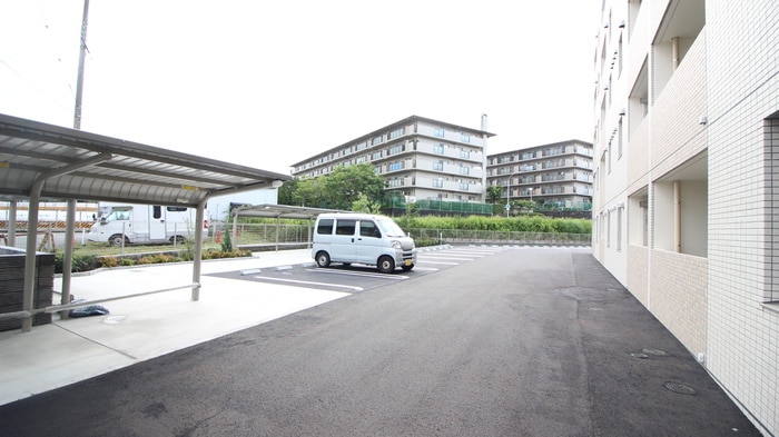 物件外観写真6　(駐車場)