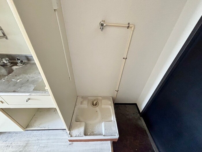 物件内観写真16　(洗濯機置場)