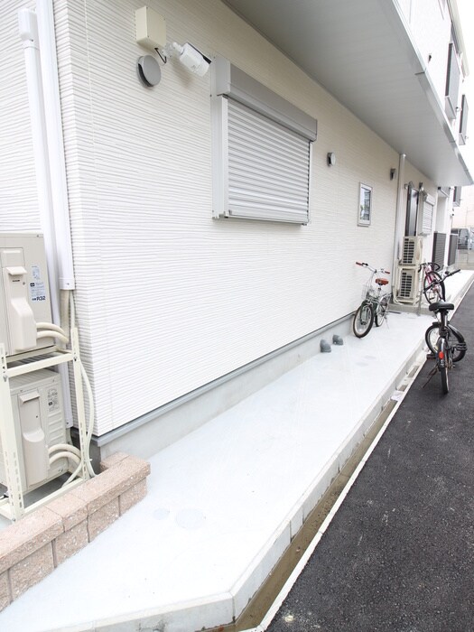 物件外観写真3　(駐輪場)