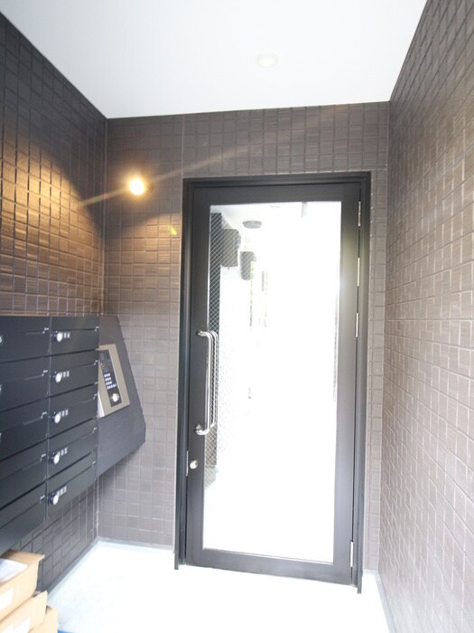 物件外観写真4　(エントランス部分)