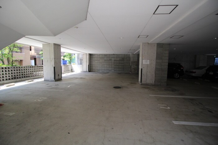 物件外観写真4　(駐車場)