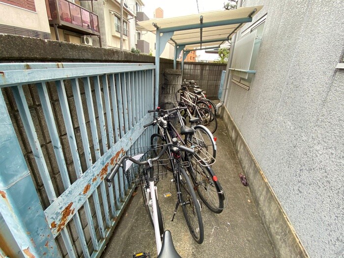 物件外観写真4　(駐輪場)