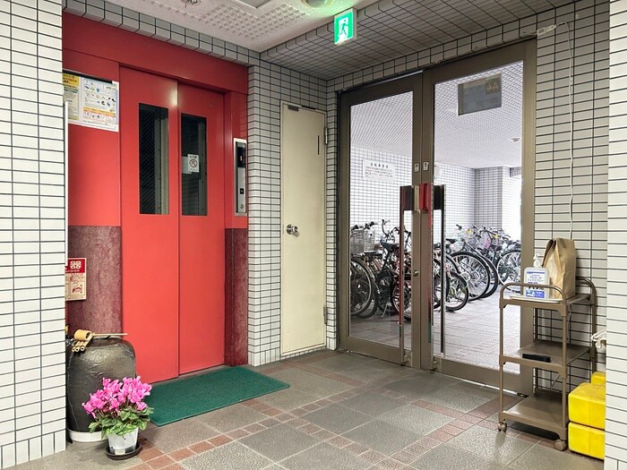 エル・アブラリの建物設備