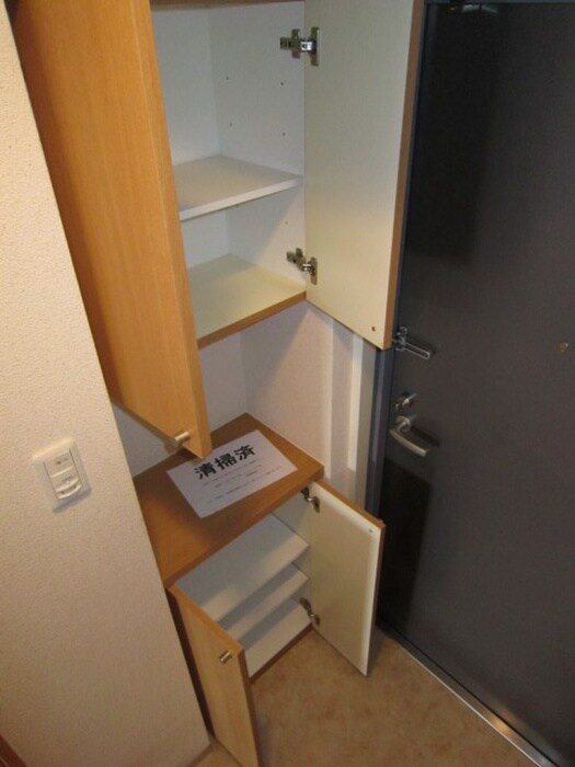 物件内観写真10　(玄関)