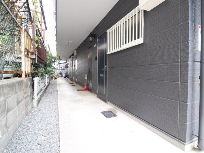 物件外観写真5　(エントランス部分)