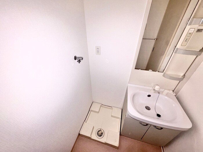 物件内観写真13　(洗濯機置場)