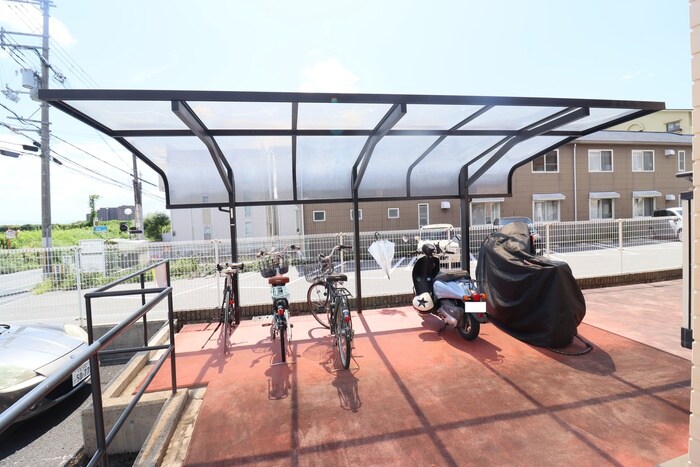 物件外観写真4　(駐輪場)