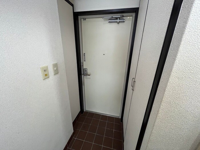 物件内観写真14　(玄関)