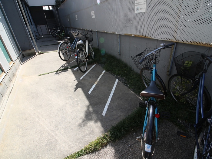 物件外観写真5　(駐輪場)