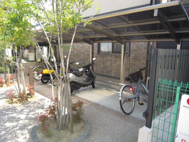 物件外観写真3　(駐輪場)