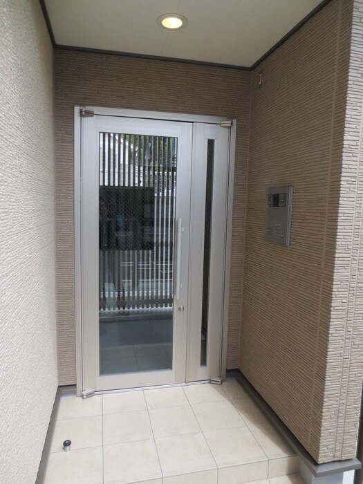 物件外観写真4　(エントランス部分)