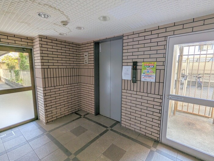 物件外観写真4　(エントランス部分)