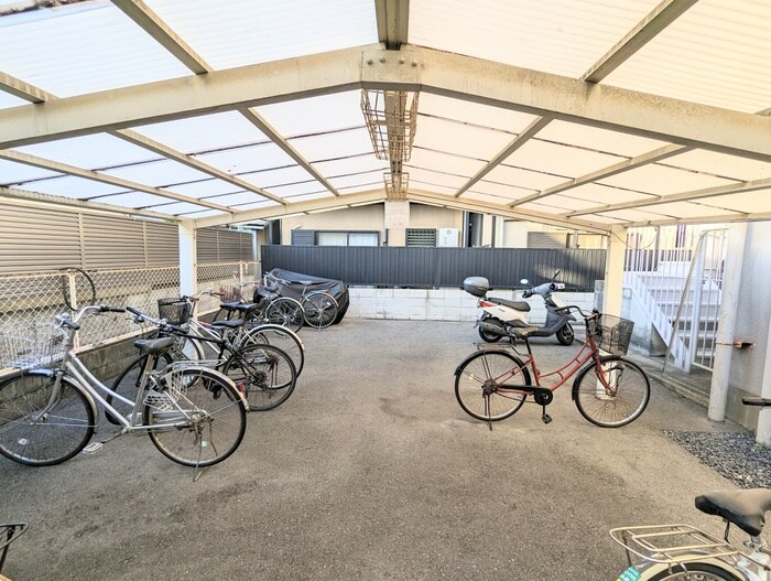 物件外観写真5　(駐輪場)