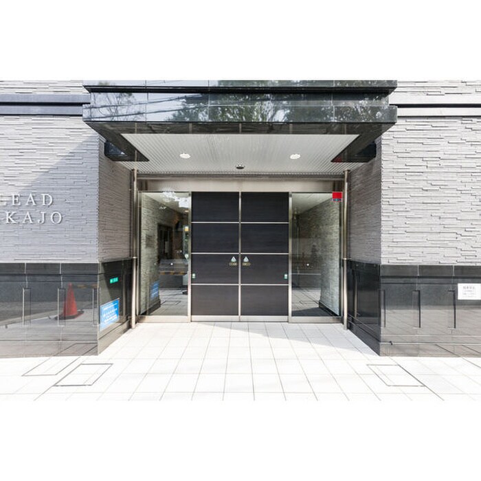 物件外観写真2　(エントランス部分)