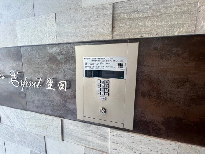 物件外観写真4　(エントランス部分)