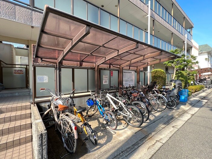 物件外観写真3　(駐輪場)