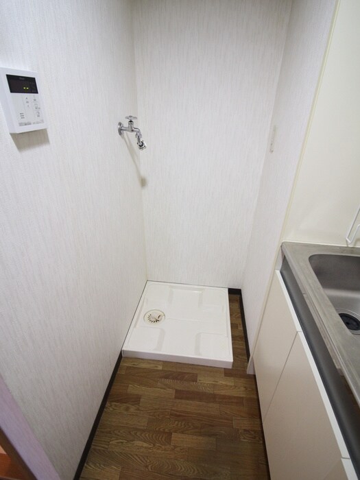 物件内観写真10　(洗濯機置場)