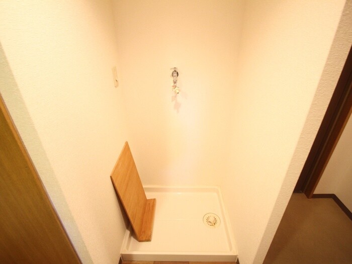 物件内観写真10　(洗濯機置場)