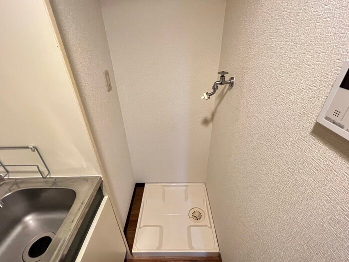 物件内観写真12　(洗濯機置場)