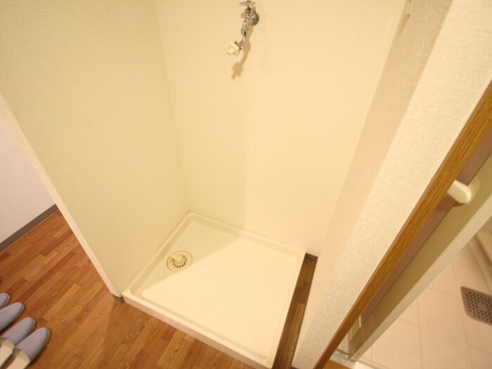 物件内観写真16　(洗濯機置場)