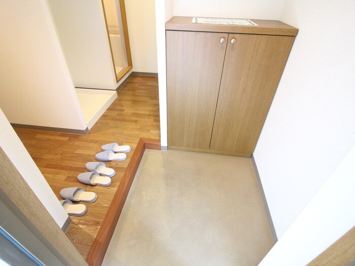 物件内観写真17　(玄関)