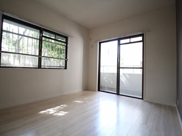 物件内観写真16　(室内からの展望)