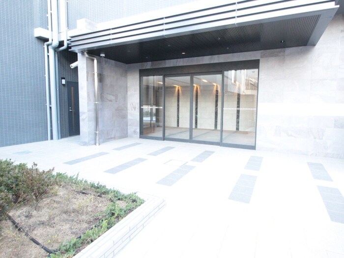 物件外観写真4　(エントランス部分)