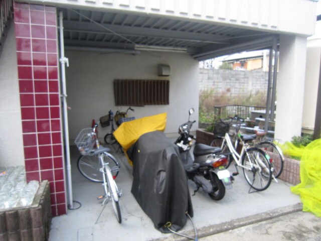 物件外観写真3　(駐輪場)